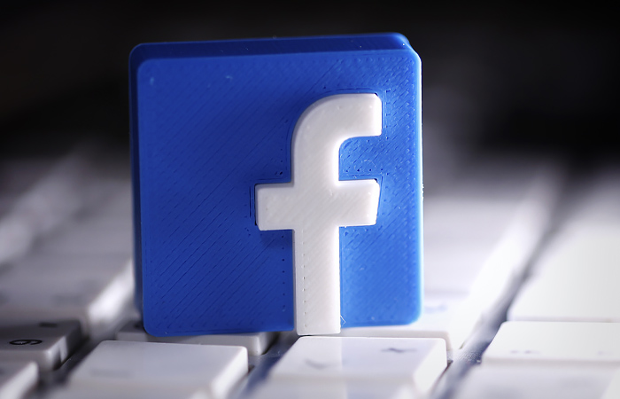 Судебные приставы принудительно взыщут с Facebook и Twitter штрафы в 4 млн рублей