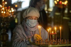 РПЦ будет пускать в храмы только прихожан в масках