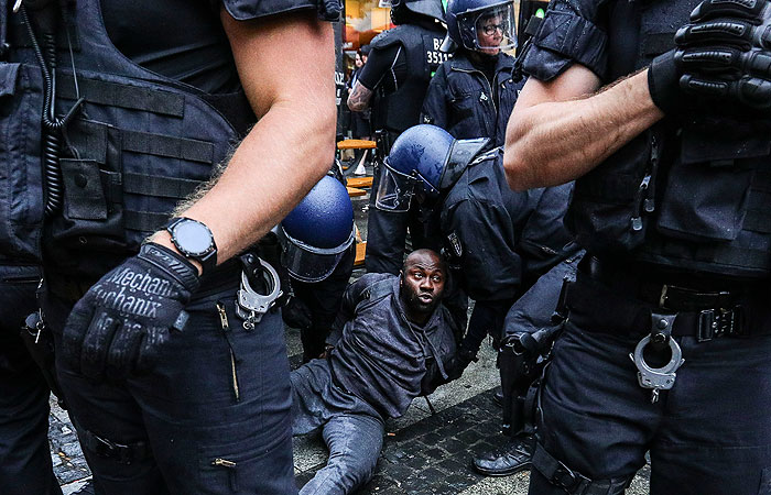 В Европе задержали десятки человек после акций протеста против расизма