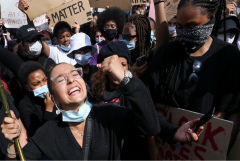 Около 10 тысяч человек вышли в Брюсселе на акцию протеста против расизма