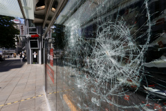 В результате погромов в Штутгарте пострадали 19 полицейских