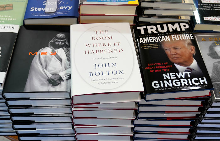Трамп предложил посадить Болтона в тюрьму и конфисковать его деньги