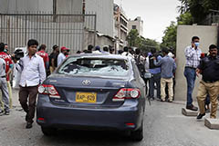 В Карачи террористы напали на Фондовую биржу Пакистана