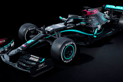 Болиды команды F1 Mercedes окрасили в черный цвет в знак борьбы с расизмом