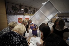 По данным обработки четверти протоколов, поправки поддержали 73% избирателей