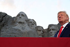 Трамп заявил о симптомах "левацкой революции" в США