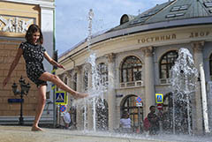 Из-за 33-градусной жары в Москве объявлен "оранжевый" уровень опасности