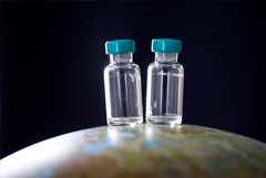 Вирусолог сообщил, что 17 вакцин от COVID-19 в мире уже начали испытывать на людях