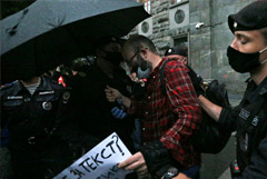 Журналисту Азару снова грозит до 30 суток ареста за одиночный пикет