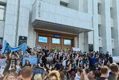 Жители Хабаровска вышли на акцию в поддержку арестованного губернатора Фургала