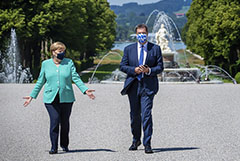 Меркель в "баварском Версале" провела переговоры с возможным преемником