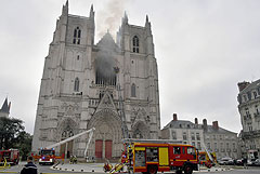 Мужчина задержан в Нанте в связи с расследованием пожара в соборе