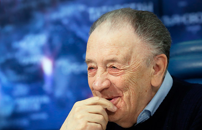 Умер создавший образ Олимпийского Мишки художник Чижиков