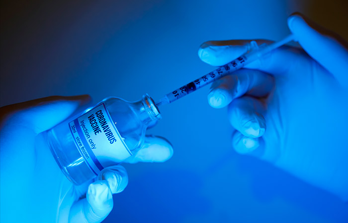 Российские медики опровергли тайную вакцинацию представителей элиты от коронавируса