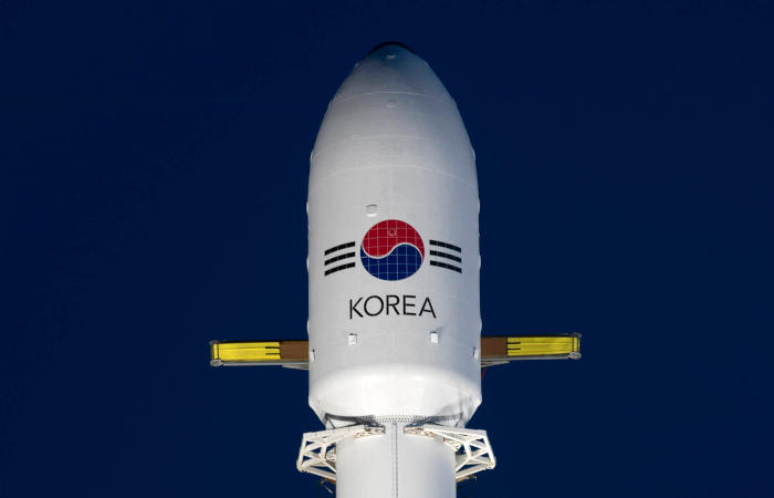 Первая ступень ракеты Falcon 9 приземлилась на плавучую платформу