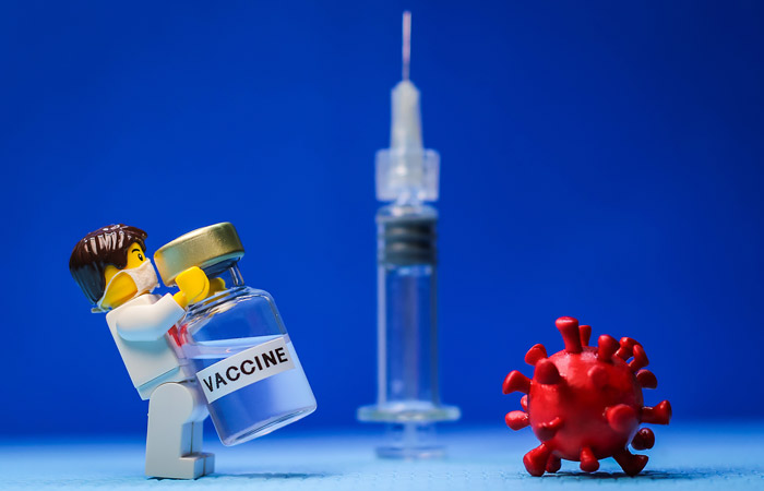 COVID-вакцинацию россиян из групп риска запланировали на август
