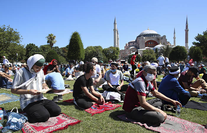 В Святой Софии начался первый с 1934 года намаз