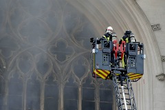 Беженец из Руанды признался в поджоге собора XV века в Нанте