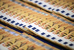 Евро превысил отметку в 84 рубля впервые с 22 апреля