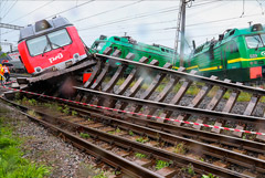 Два электровоза сошли с рельсов на грузовой станции "Купчинская" в Петербурге