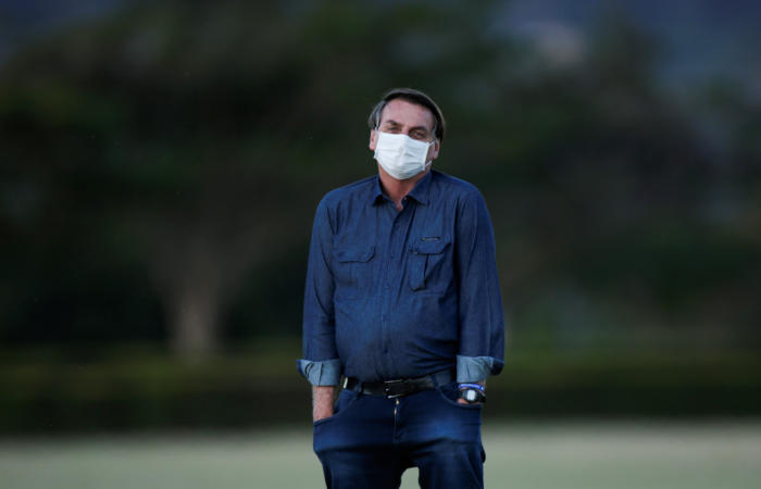 Facebook принудили заблокировать страницы сторонников президента Бразилии