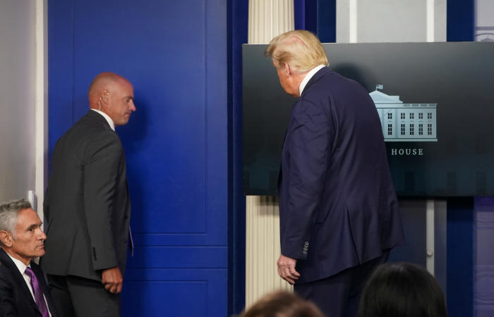 Трамп прервал пресс-конференцию из-за стрельбы у Белого дома