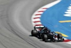 Хэмилтон выиграл Гран-при Испании "Формулы-1" и превзошел Шумахера