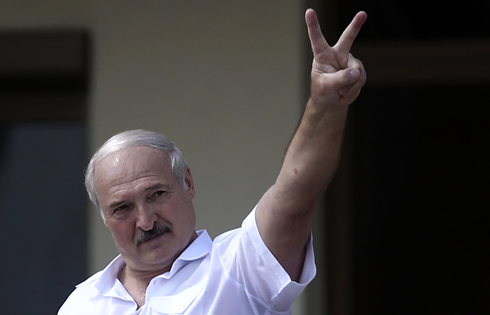 Лукашенко отказался проводить новые выборы