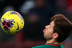 Гол Смолова помог "Локомотиву" сыграть вничью с "Уралом"