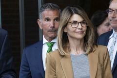 Актриса Лори Локлин получила тюремный срок за подкуп университета