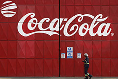 Coca-Cola сократит для начала 4000 рабочих мест