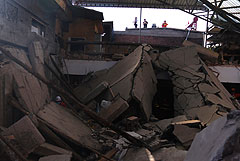 Жертвами обрушения гостиницы в Китае стали семнадцать человек