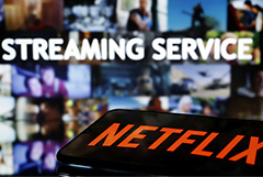 Netflix полностью локализует сервис в России