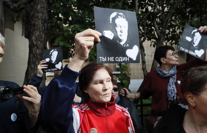 Нарушителей порядка задержали у суда, где оглашают приговор Ефремову