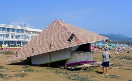 Власти Приморья выплатят по 300 тыс. рублей семьям погибших во время тайфуна "Майсак"