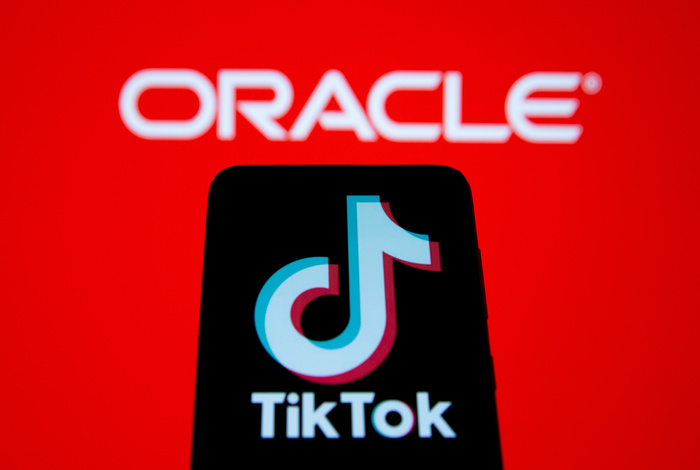 Трамп недоволен условиями сделки с Oracle по TikTok