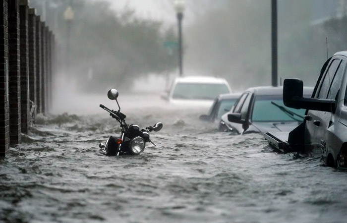Полмиллиона американцев остались без электричества из-за шторма "Салли"
