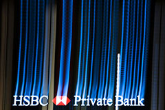 Акции HSBC рухнули до минимума за 25 лет на фоне расследования