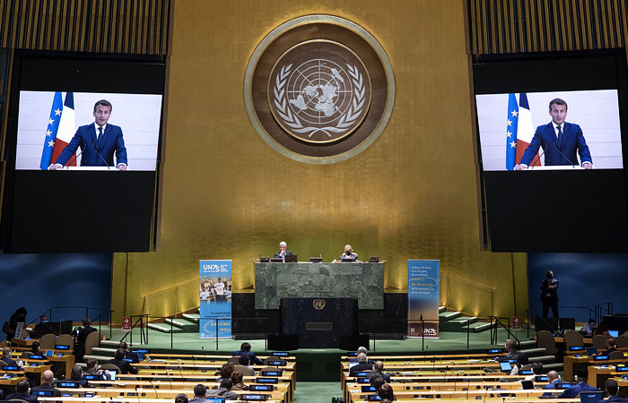 Макрон на Генассамблее ООН призвал Россию пролить свет на случившееся с Навальным