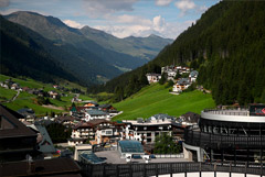 К правительству Австрии подан иск из-за COVID-19 на курорте в Тироле