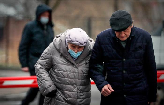 Москвичей старше 65 лет попросили оставаться дома из-за COVID-19