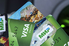 ЦБ перенес на 31 декабря срок обязательного зачисления пенсий на карты "Мир"