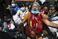 В Индии гибель девушки после изнасилования спровоцировала протесты