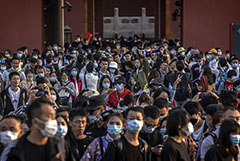 Почти 500 млн китайцев разъехались по стране во время "золотой недели"