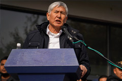 В партии Атамбаева заявили о покушении на экс-президента Киргизии