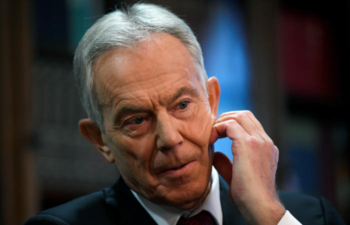 Тони Блэра обвинили в нарушении карантина