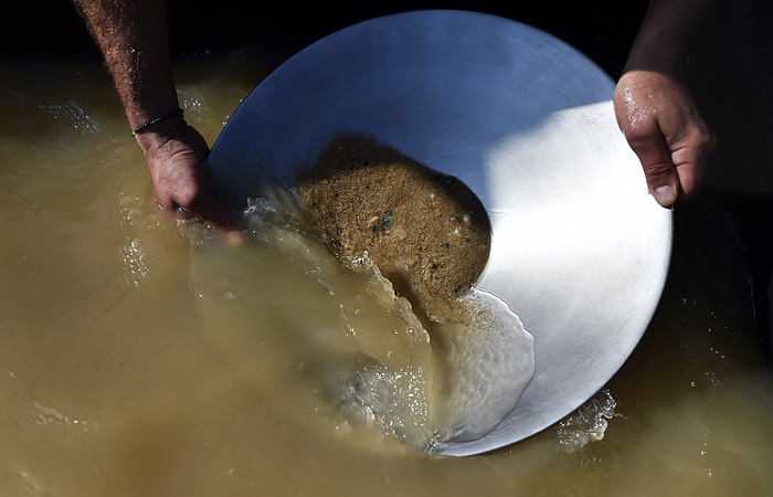 Золотодобытчики загрязнили более 2,5 тыс. км рек в Сибири