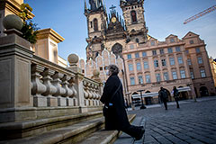 В Чехии вновь зафиксировали рекордный прирост заразившихся COVID-19