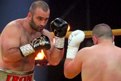 Гассиев нокаутировал Сефери в дебютном поединке среди супертяжеловесов