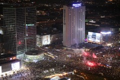 На митинг против запрета абортов в Варшаве вышли 100 тыс. человек